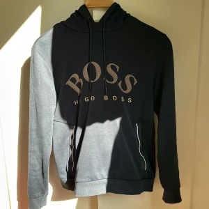 Hugo boss Hoodie - Hugo boss hoodie i nysick. Skriv vid frågor eller funderingar.