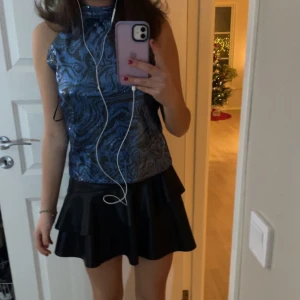 Glittrig topp - Så snygg och festlig topp! Använt den en gång så nyskick! 🦋