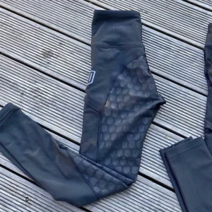 Maya Delorez - Jag säljer nu mina Maya Delorez då dom tyvärr inte kommer till användning längre.  Modell: Wanda Funciton Winter Breeches  Strl: XXS Pris: 500kr.   Köparen står för frakten! 