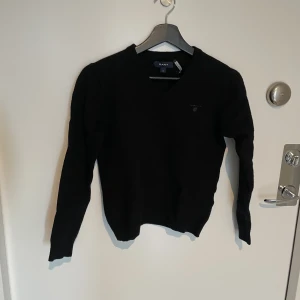 Gant tröja  - Fin gant tröja i fint skick. Gjord av lambwool   Fler frågor eller vill ha fler bilder? Hör av dig!