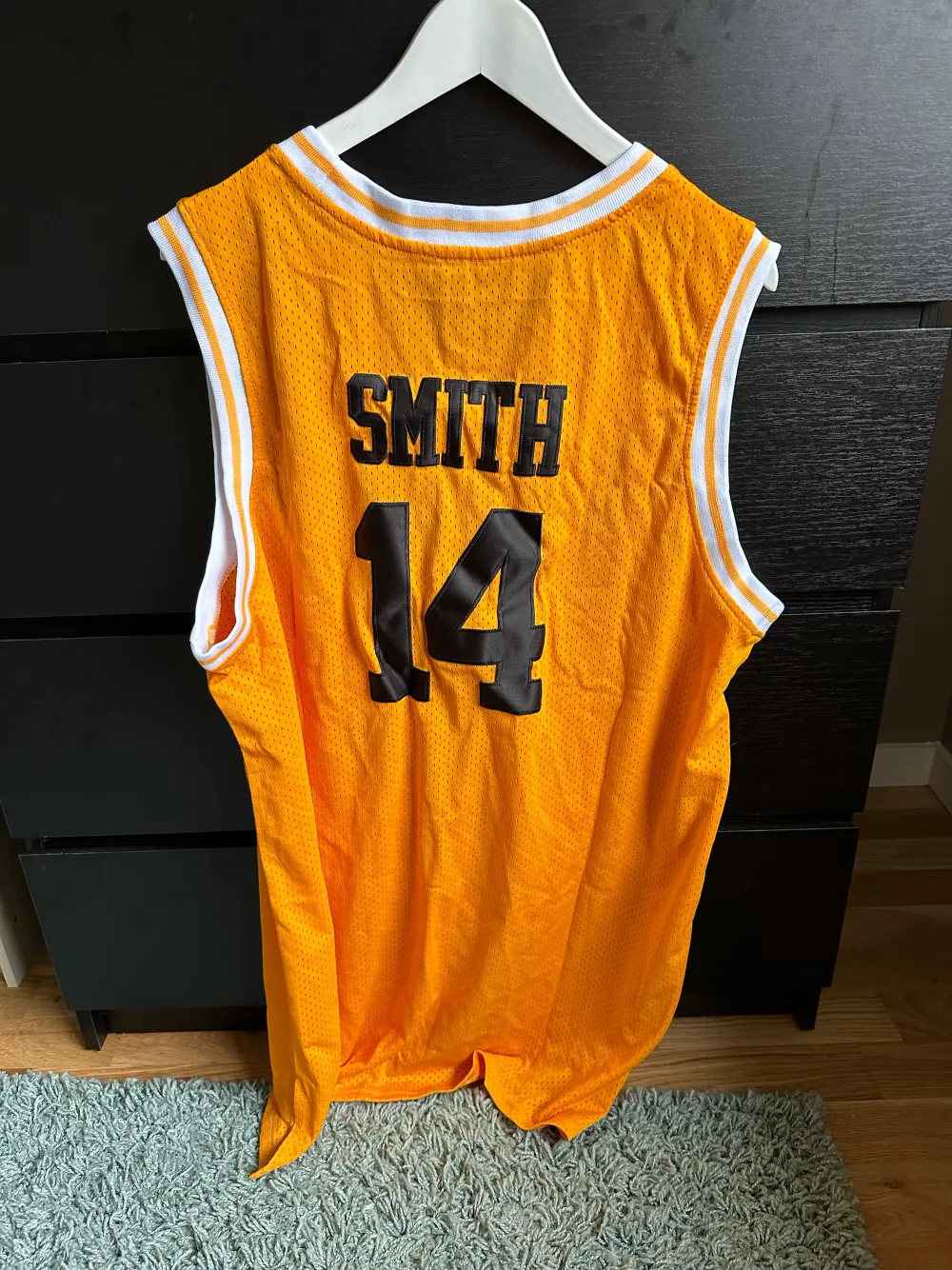 Sparsamt använd Bel Air basketlinnen med Will Smith namn på baksidan. XXL.. T-shirts.