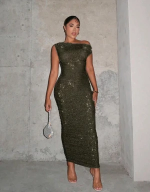 Festklänning  - Helt ny st 40/42 guld/svart