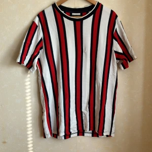 T-shirt Zara XL - Bra skick,längd 75cm,bredd 50cm