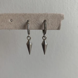 Örhängen  - Köparen står för frakten 🤍