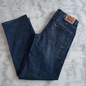 Levis jeans - Säljer mina skit snygga levis jeans i fint skick! Modellen heter loose taper. Hör av er vid frågor och funderingar!