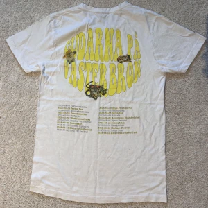 Hov1 2018 limited merch - Köpt 2018 merch släpp (Gudarna på Västerbron). Använd MAX 2 ggr. Tvättad 1 gång.