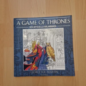 Game of Thrones målarbok - Game of Thrones målarbok med citat ut böckerna, på svenska. Helt oanvänd, som ny!