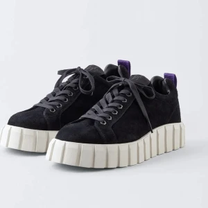 Eytys - Säljer ett par eytys i modellen odessa. Fler bilder kan lösas. Bra skick! Hör av dig vid intresse💗