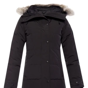 Canada goose jacka  - Canada goose jacka, ny pris 15000. Jackan är i storlek L, priset går att diskutera då jackan har ett litet hål över knät. Skriv för fler bilder osv.