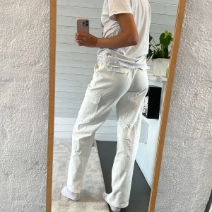 Cargo byxor Zara - Vita, raka i modellen, cargo. Frakt ingår i priset