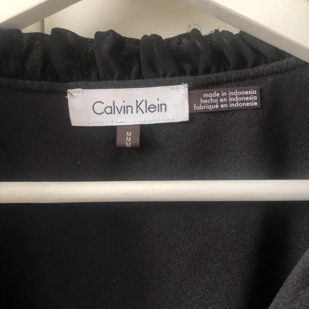 Calvin Klein blus strl M Använd ett fåtal gånger. Blusar.