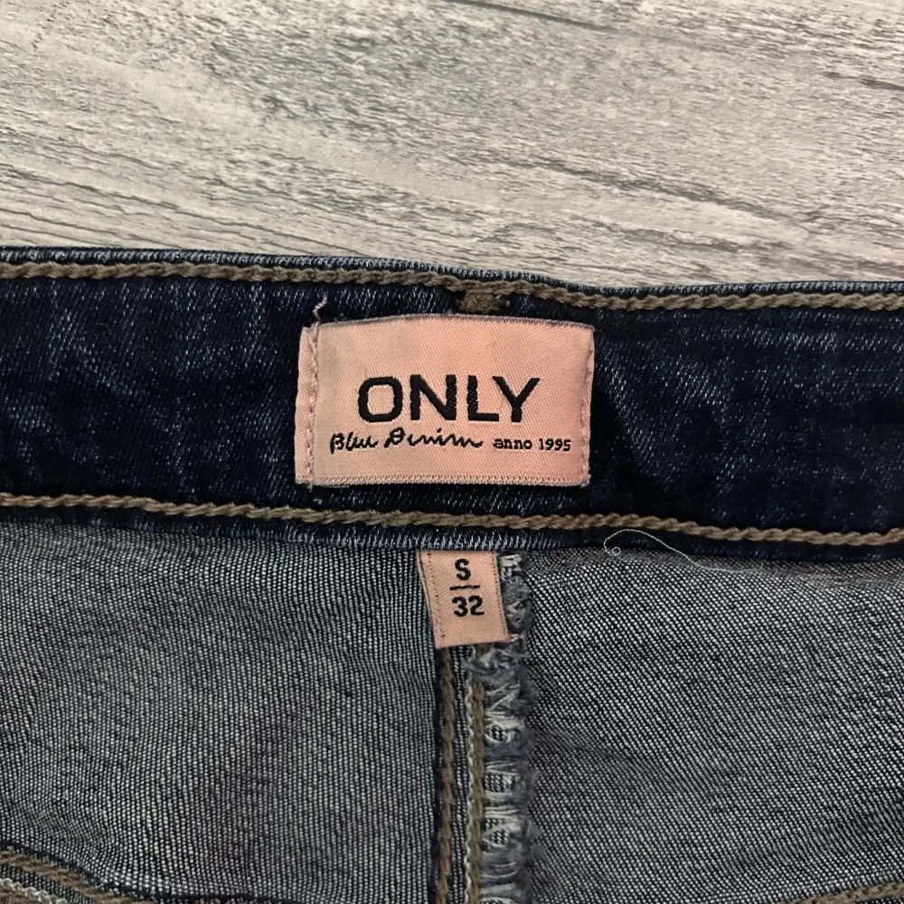 Snygga jeans, endast använda 2-3 gånger 💞. Jeans & Byxor.