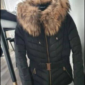 Vinterjacka  - Använd men i bra skick, blixtlåset är helt ny. 