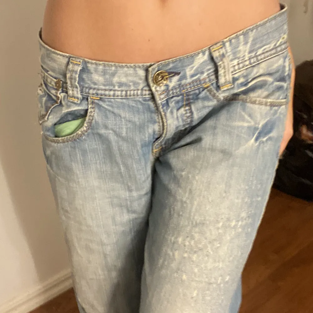 miss sixty lågmidjade jeans 🩵 jag är 168 för referens.. Jeans & Byxor.