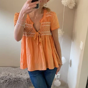 Odd Molly blus - Säljer min super fina odd Molly blus. Sparsamt använd så fortfarande i fint skick. Passar en xs-m skulle jag säga🩷