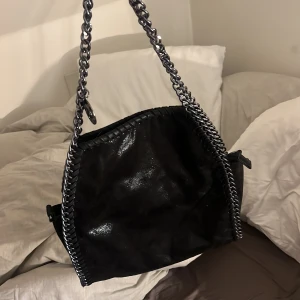 Väska - Liknande väska som Stella McCartney💓Aldrig använd.