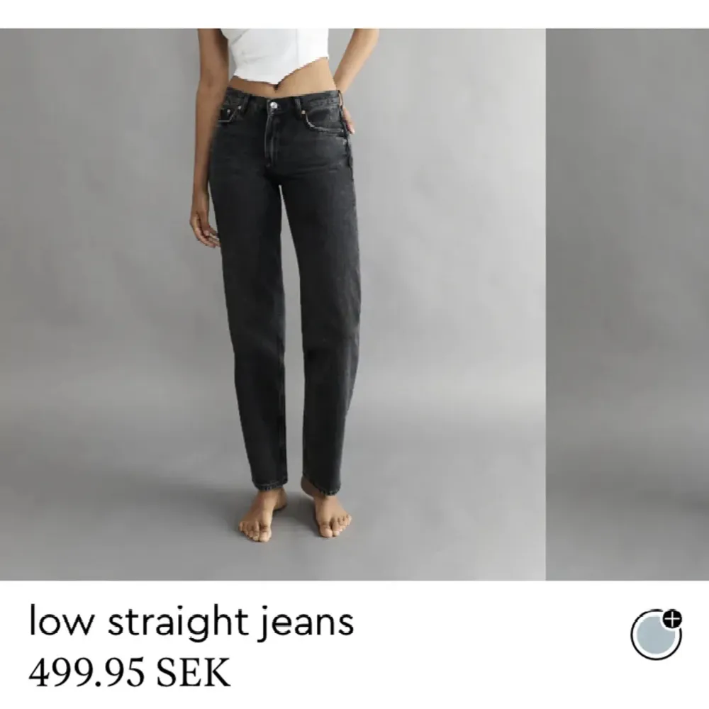2 low Waist jeans från Gina, som kan stylas hur som. Säljer då de inte är min stil längre. Jag är 166 och de är rätt bra i längd. Nypris 499/st. Säljer nu båda för 359. Kan diskuteras❤️. Jeans & Byxor.