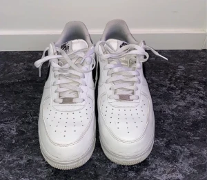 Air force 1  - Säljer mina air force 1 pga att jag behöver pengar.