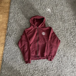 Harlaut apparel Hoodie - Harlaut apparel Hoodie i storleken M helt oanvänd. 