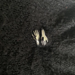 Silvrig ring  - Köpte här på Plick men kommer tyvärr inte till användning för mig 💓