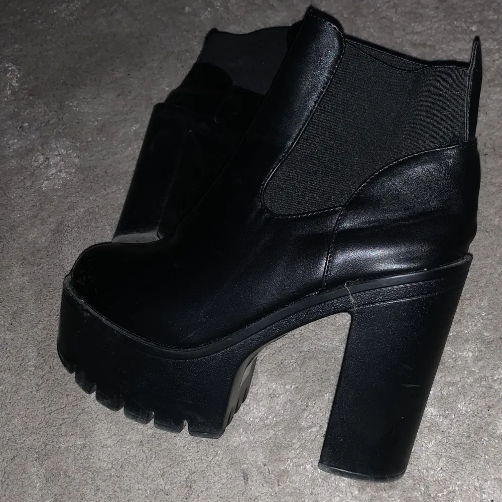 Bratz boots block heel stabila . Skor.