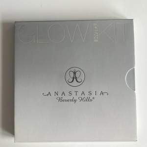 Anastasia Glow kit Glem. Helt ny. Ej äkta. 100 kr + frakt