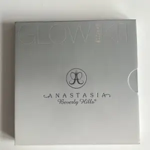 Anastasia Glow kit Glem. Helt ny. Ej äkta. 100 kr + frakt
