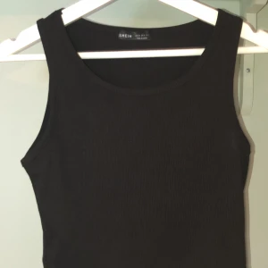 Svart ribbat linne - Fint och enkelt ribbat linne, aldrig använt