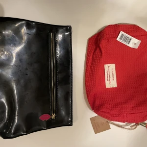 Necessärer clarins ,Ysl - 80kr för båda