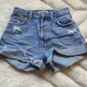 Zara shots  -  Säljer nu dessa zara shorts eftersom att de är alldeles för små 💕