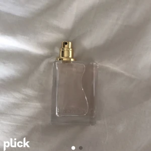 Burberry parfym  - Har redan lagt ut den här annonsen men lägger ut igen för att den ska få gratis frakt för ni som är intresserade❤️läs min andra annons för att få veta mer om parfymen💕