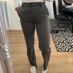 Kostymbyxor  - Kostymbyxor från bikbok🤍