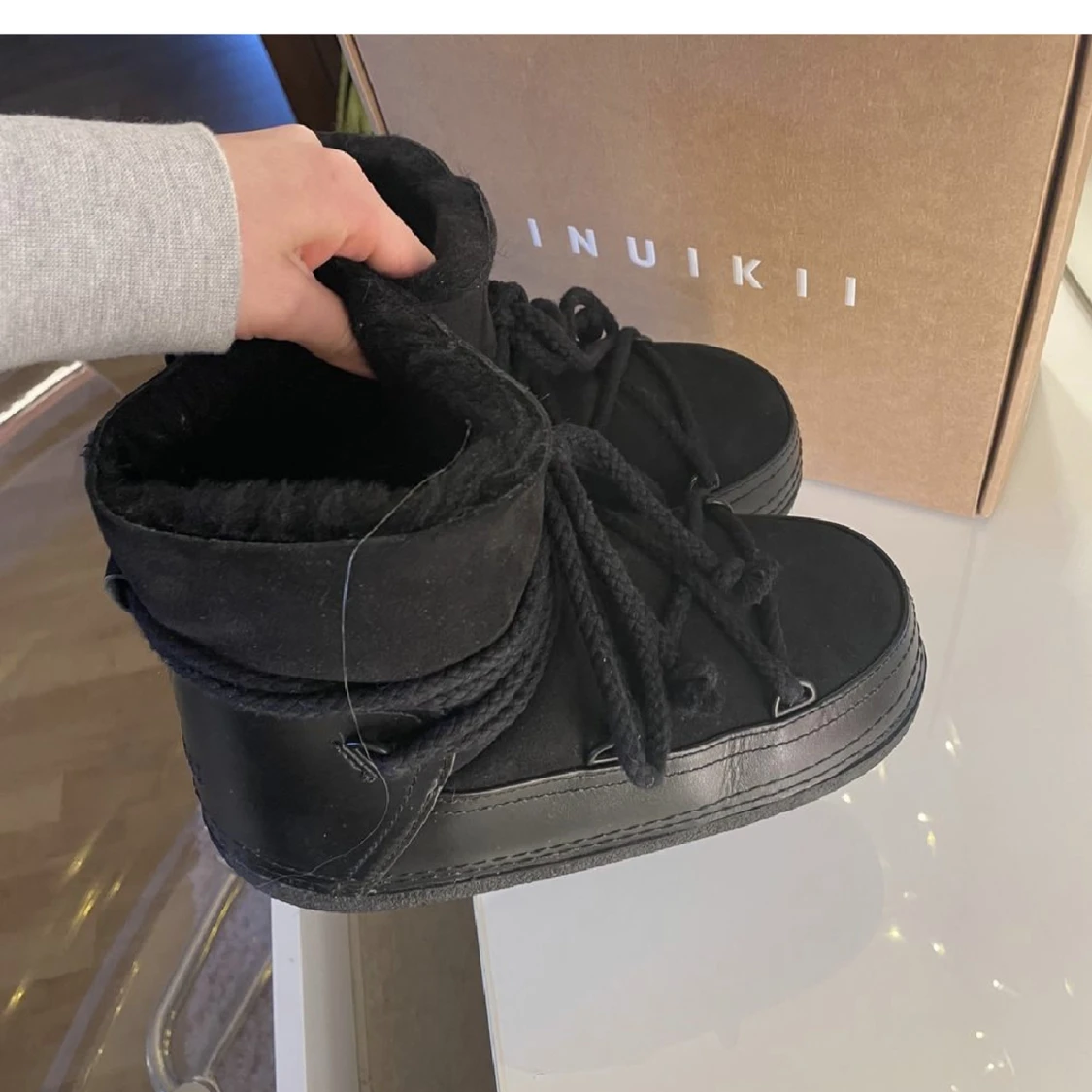 Inuikii liknande skor