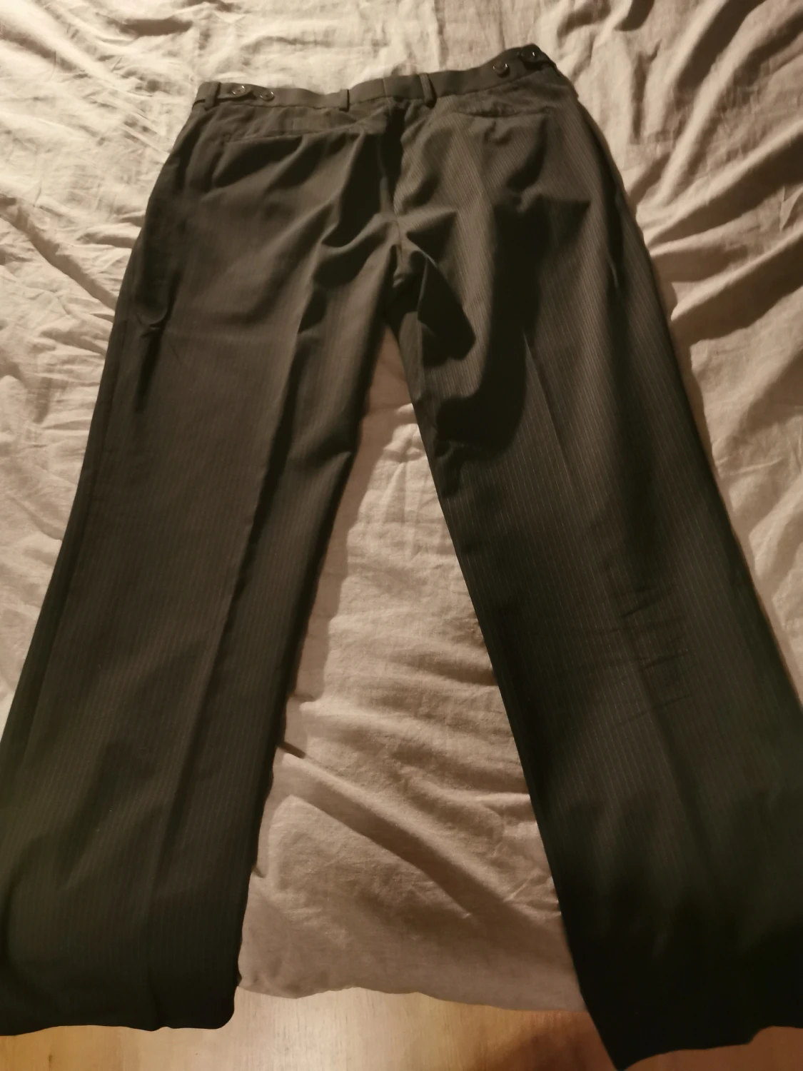 Finbyxa, mörkbrun/grå med längsgående ljusa streck, 33/32