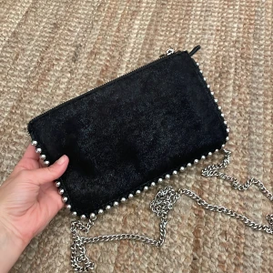 Zara väska  - Använt skick men mycket fin fortfarande passar till allt!