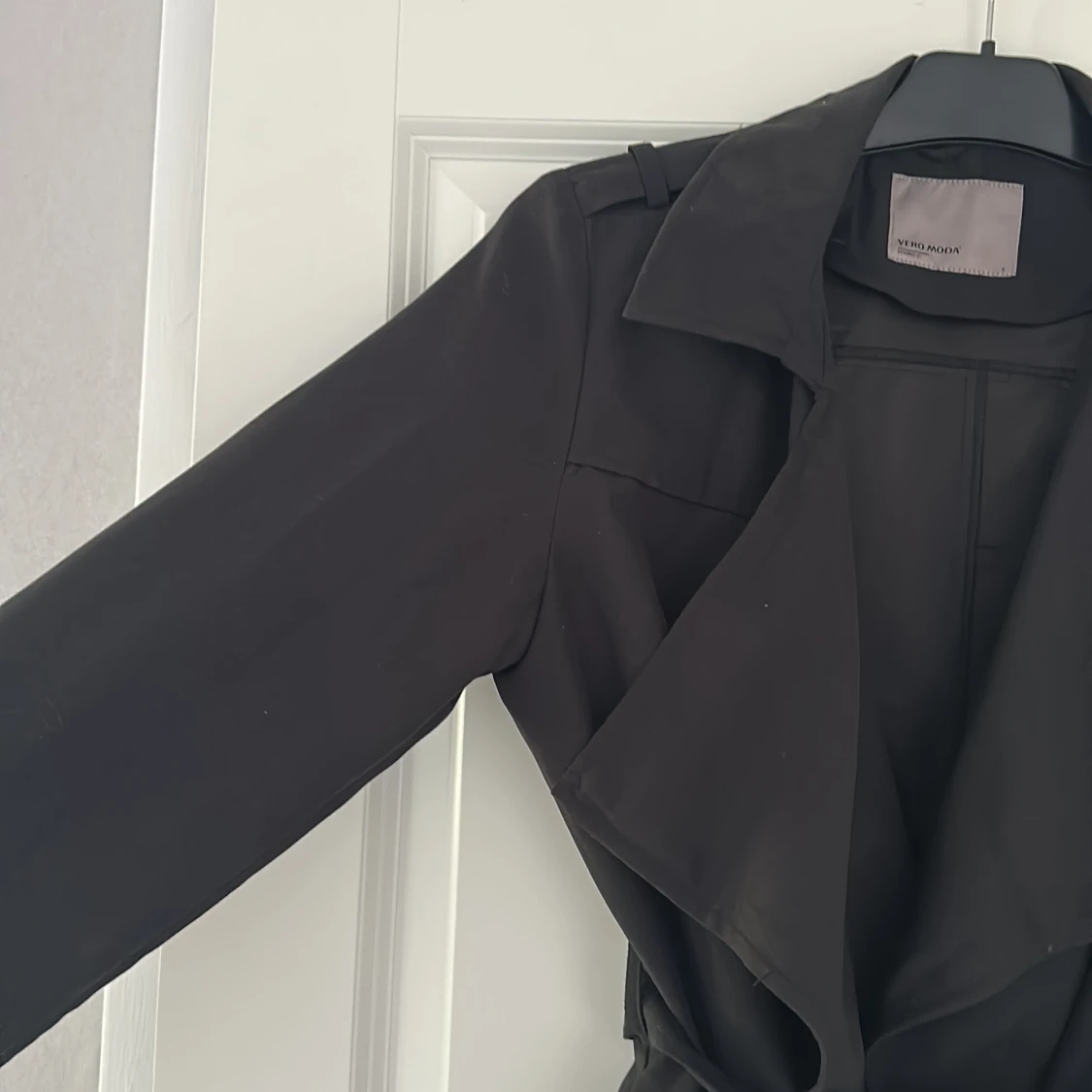 Svart trenchcoat - 90