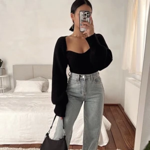 Bolero + stickad bandeau top - Säljer detta snygga setet bestående av en stickad bolero och bandeau topp från shein, nypris 259 och i storlek xs 🫶🏻