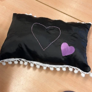 Kärlekskudden - Den här kudden är en one of a kind kudde och det finns bara en av dessa i hela världen.