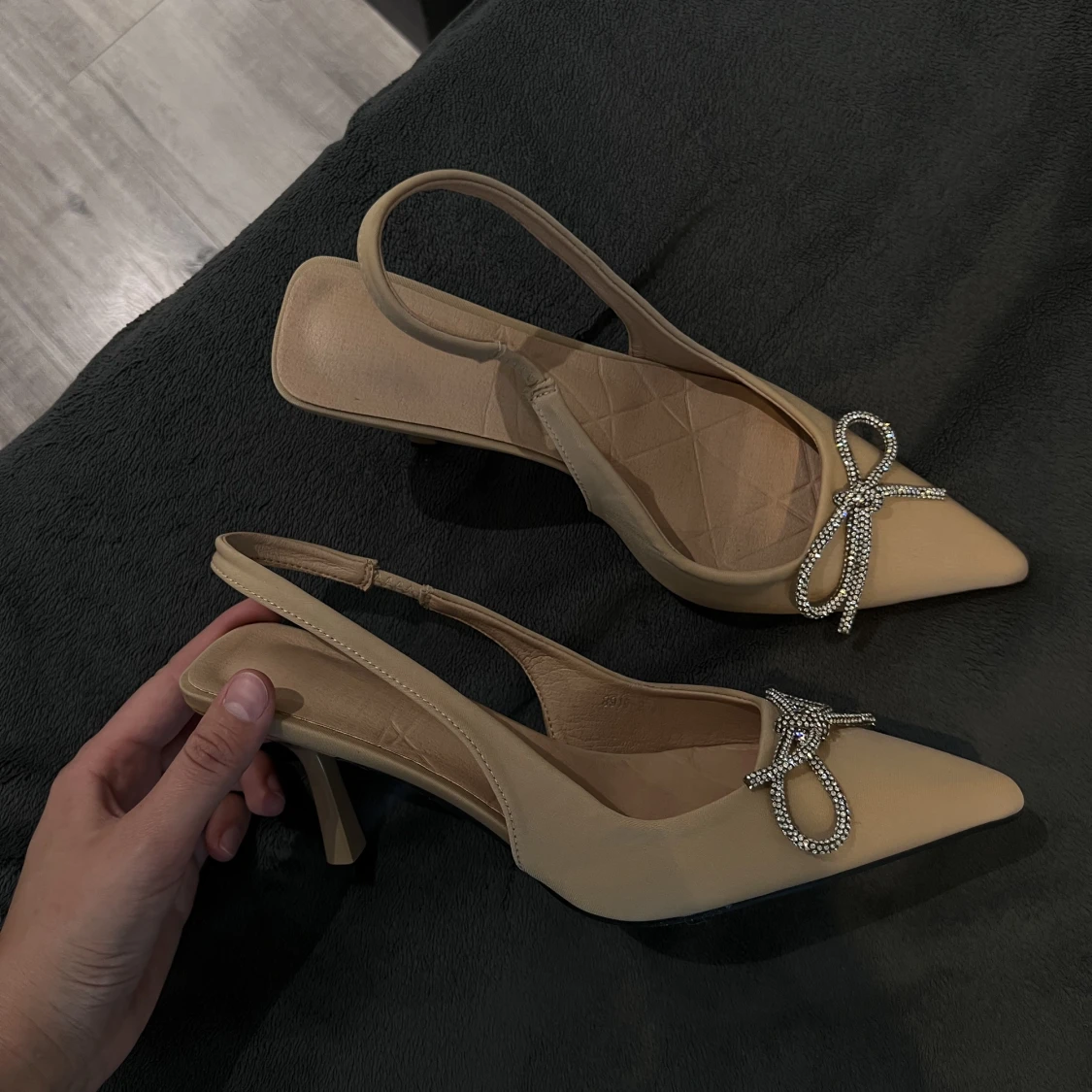 Klackar med diamantrosett - 91