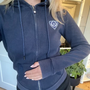 Hoodie - Hoodie från equestrian Stockholm i storlek xs 