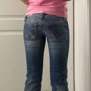 Lågmidjade diesel jeans - Säljer dessa lågmidjade jeans ifrån diesel eftersom de inte kommer till användning💕 hon på bilden är 165💕