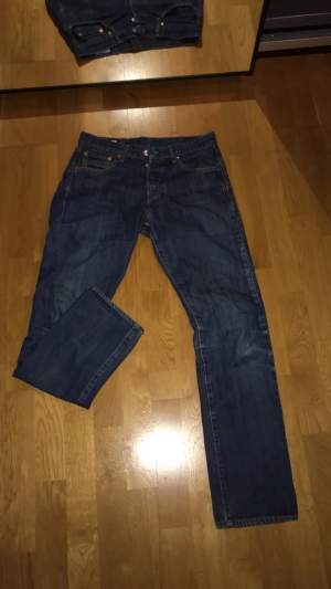 Hej, säljer ett par vintage Levis 501 jeans. Väldigt snygga och bekväma. En äldre modell. Skriv vid frågor!
