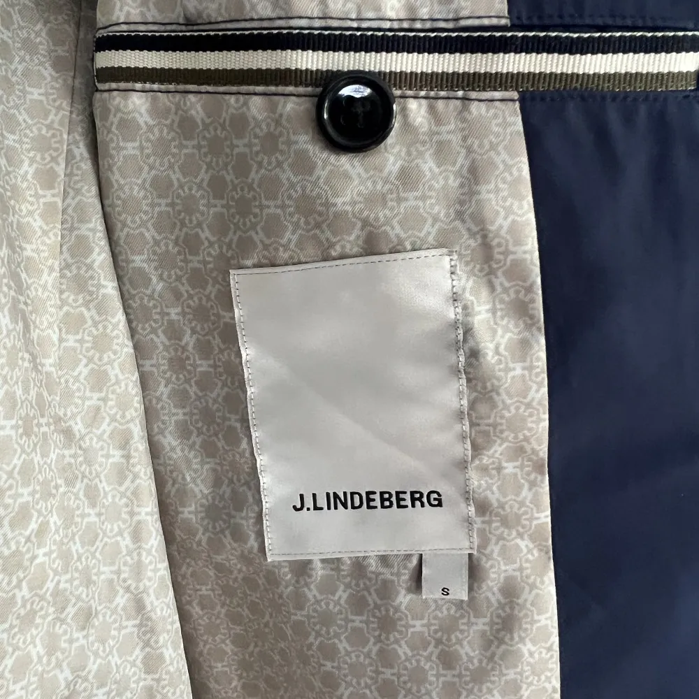 Slim fit Blue J.Lindeberg    Dun blazer 9.5/10 Använd 1 gång . Kostymer.