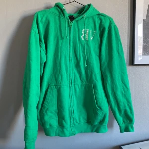 Bvaldi hoodie - Skit cool hoodie, men inte min stil längre, värd runt 1099kr, går inte att köpa längre 