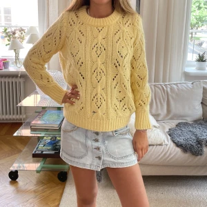 Sååå fin gul tröja  - Supersöt gul tröja👏🏻❤️storlek S