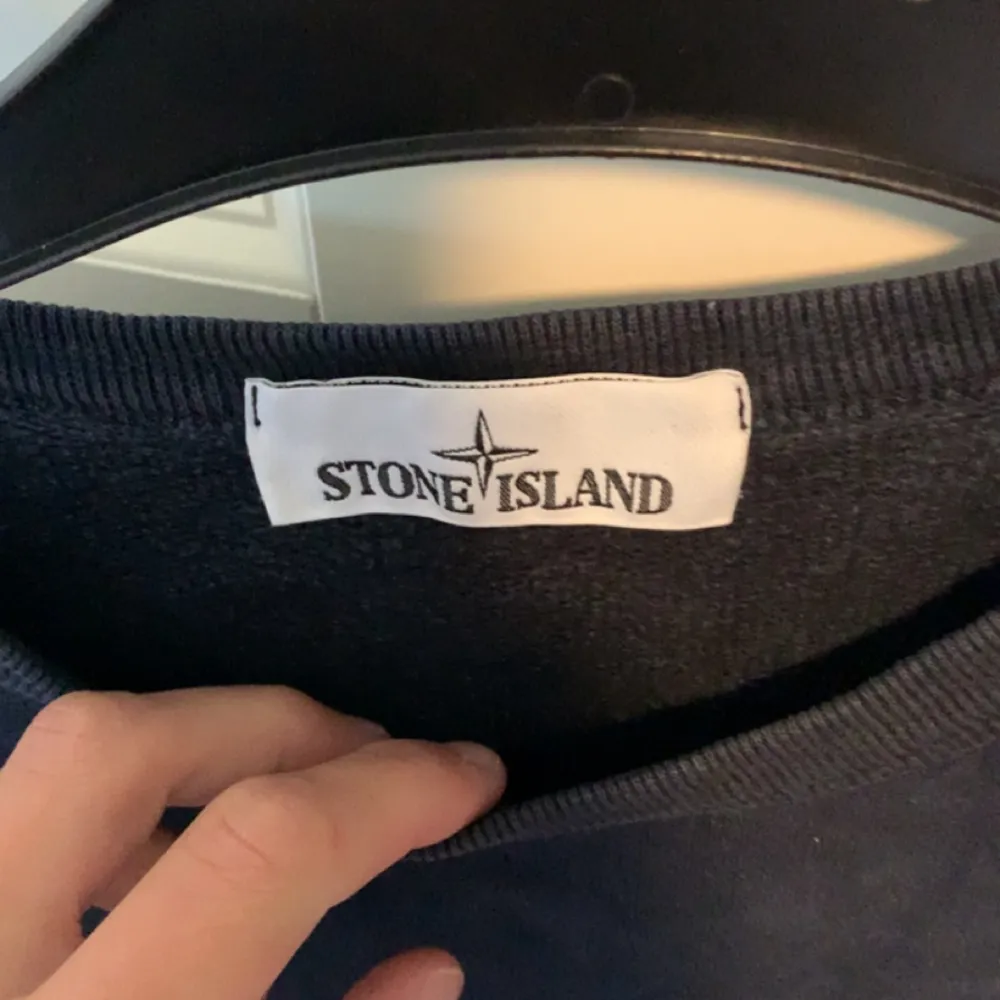 Säljer nu min stone island hoodie. Hör av er för fler funderingar och frågor!. Tröjor & Koftor.