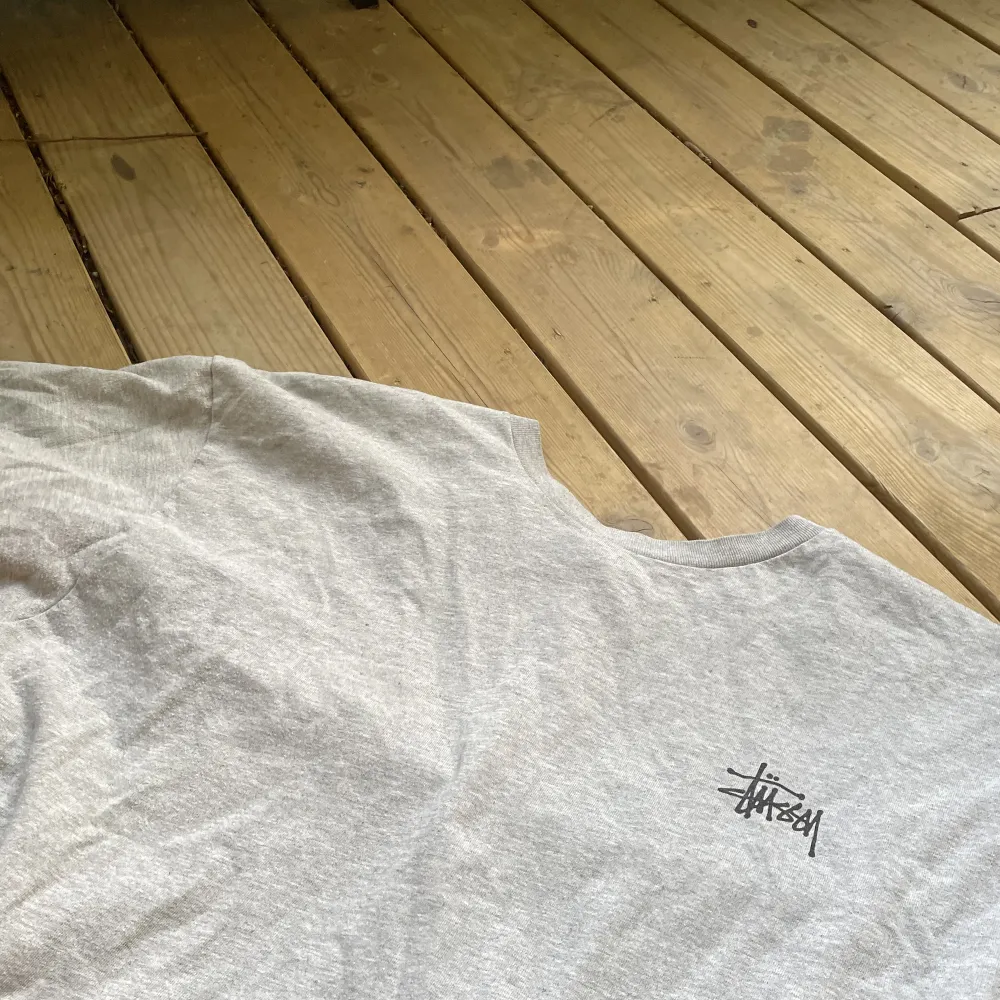 En vintage grå stussy t shirt. Dm för bud.. T-shirts.