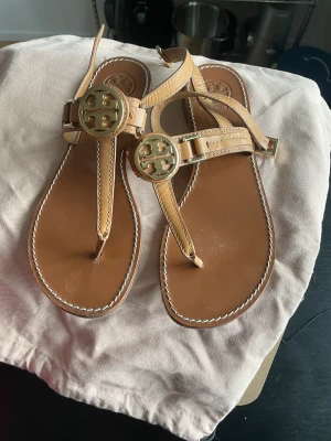 Tory Burch sandaler 38 - sandaler  gott skick  inte mycket använda 