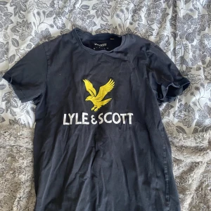 T- shirt  - Storlek xs men den är stol i storleken 