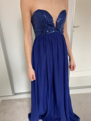 Blå balklänning paljett  - Blå balklänning paljett 